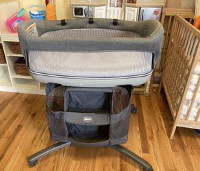 Mobil Bassinet with Changer Organizer accessory.