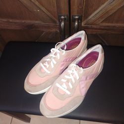 Munro sneakers size 10