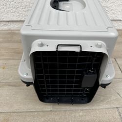 Small animal pet dog cat kennel crate