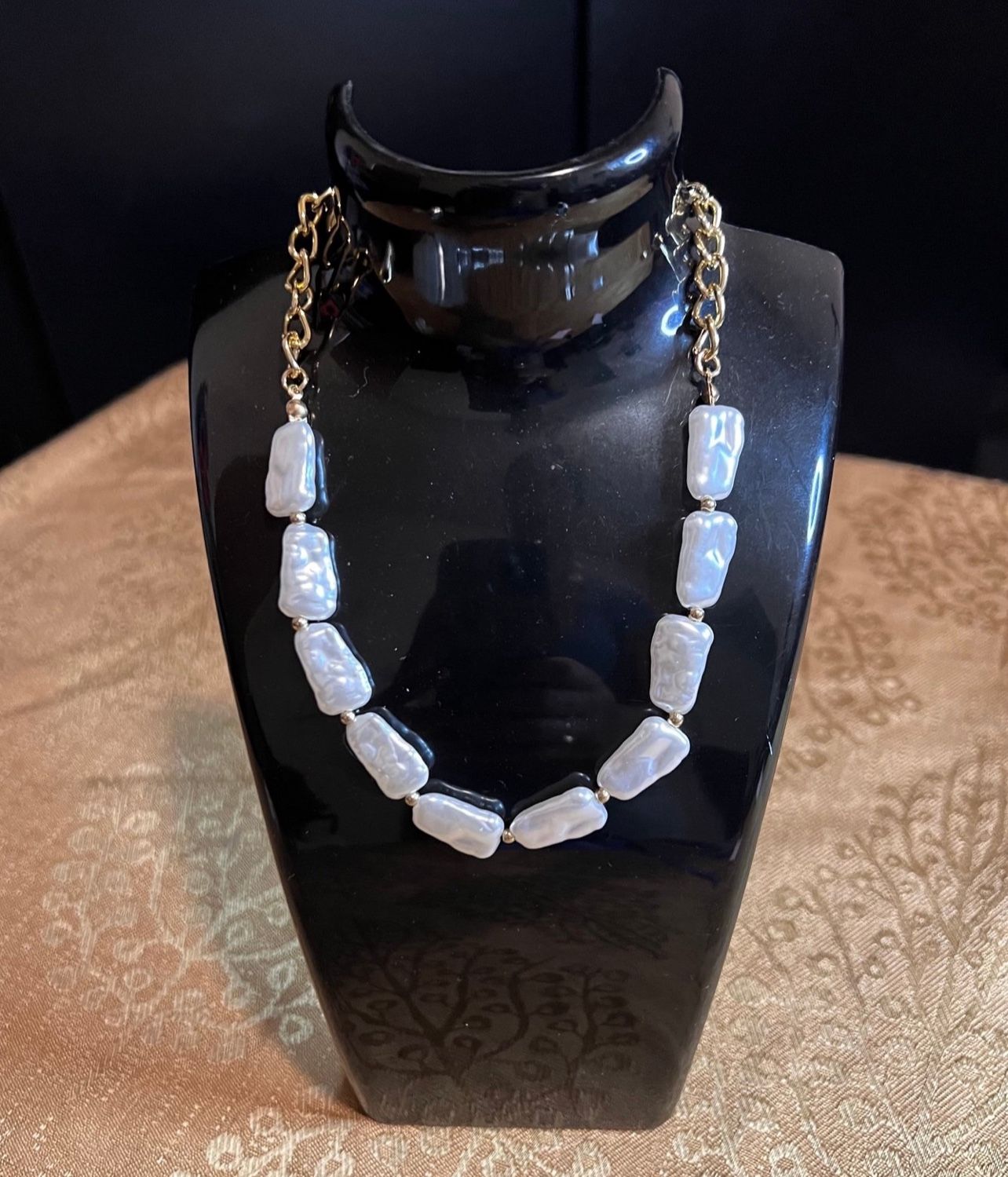 White & Gold Choker Faux Pearl