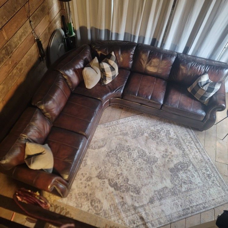 Bernhardt Genuine Leather Sectional – Immaculate Condition!