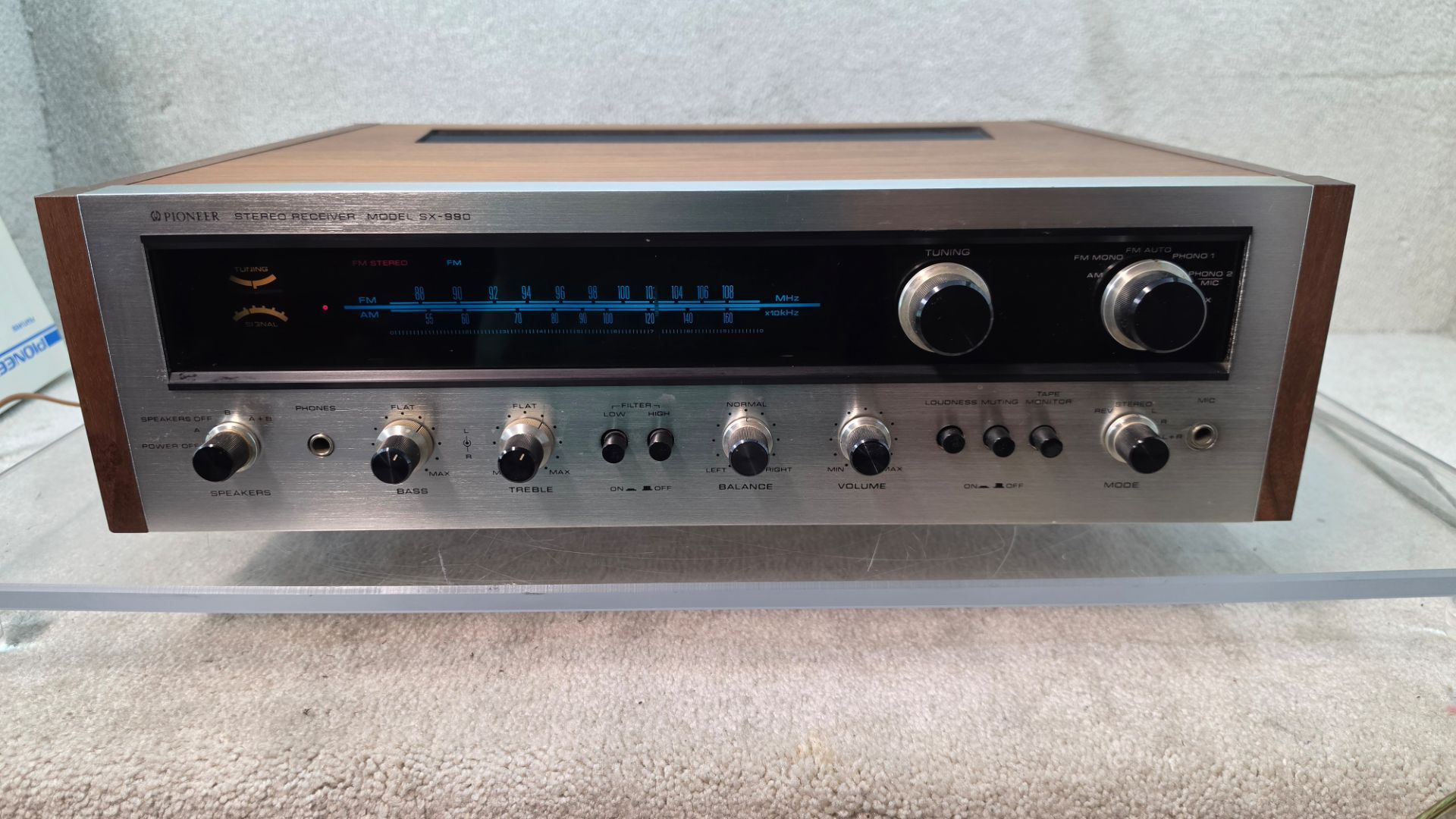 Beautiful Pioneer SX-990 Stereo Receiver working great!
