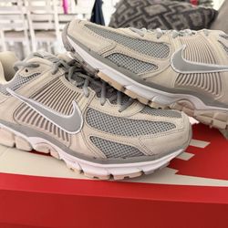 Nike Air Zoom Vomero 5