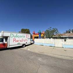 Se Vende Camión Ford E 350 Gasolina Regular En Buenas Condiciones Am Fm I A/c Aire Frío Listo Para Trabajarlo 