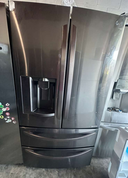 LG 4‑Door French Door Fridge – Black Stainless, Ice/Water