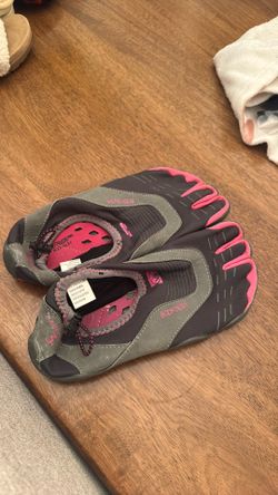 $5 BODY GLOVE WATER SHOES