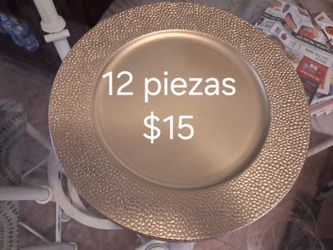 Platos dorados para fiesta