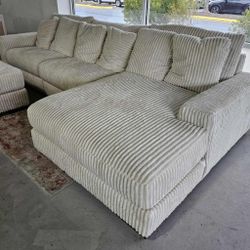 AP🎉Lindyn 3-Piece Sectional with Chaise// Delivery & Financing 