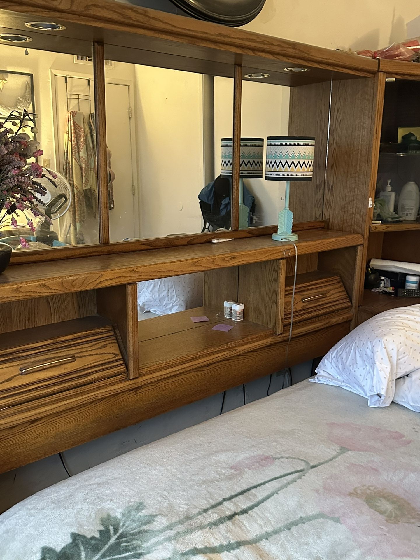 Headboard/wall Unit