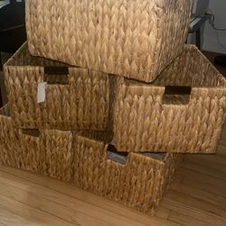5 Straw Storage Basket 