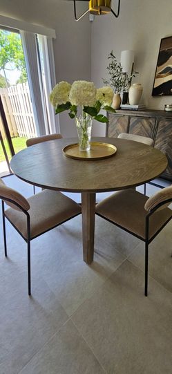 47” Round Dining Table — Like New
