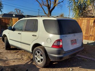 MERCEDEZ BENZ ML320 PARTING OUT (PARTES)