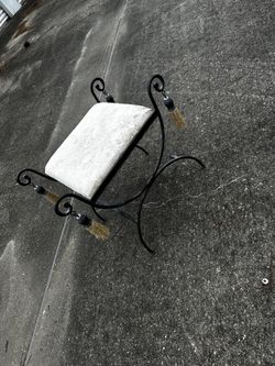 Bathroom chair with tassels