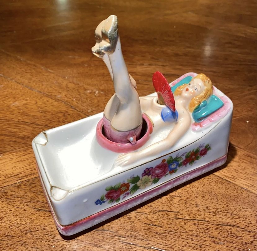 Vtg ‘50s Naughty Nodder Girl W/ Fan Porcelain Vanity Ash Tray Pink Shorts