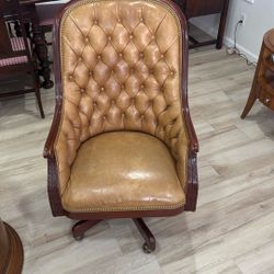 Executive Chair y Robb & Stuckey