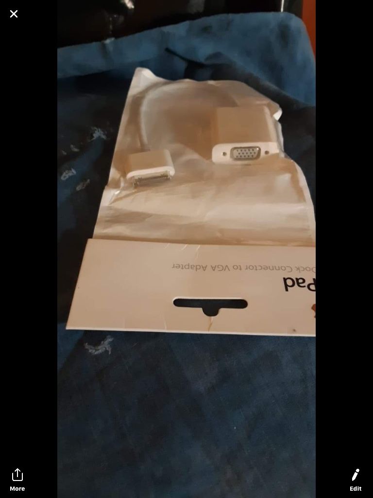 IPad Dock Connector to VGA Adapter
