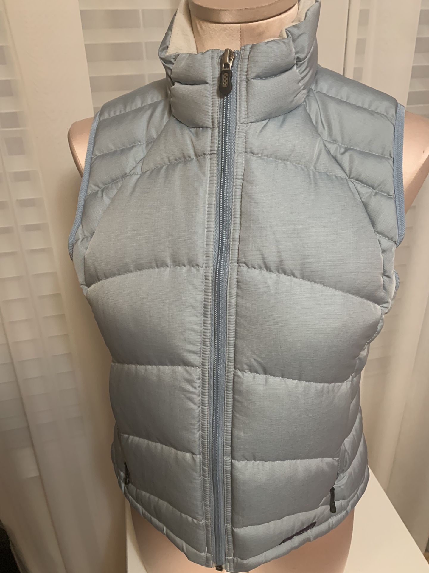 Patagonia 85% goose down vest. Women size small.