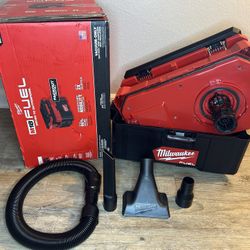 Milwaukee M18 FUEL PACKOUT 18-Volt Lithium-lon Cordless 2.5 Gal. Wet/Dry Vacuum (Vacuum-Only)