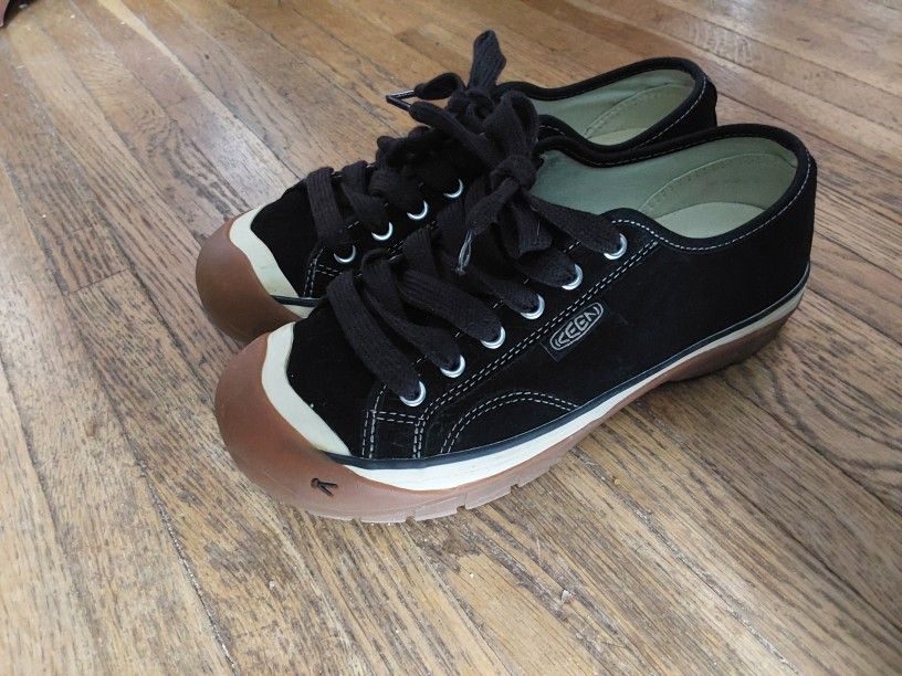 KEEN SNEAKERS