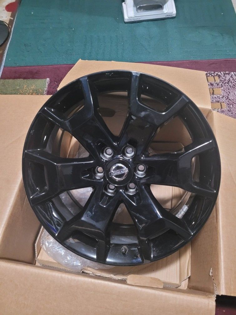 Nissan Frontier Midnight 18" Wheels/ Spacers