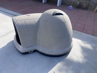 Dog igloo house