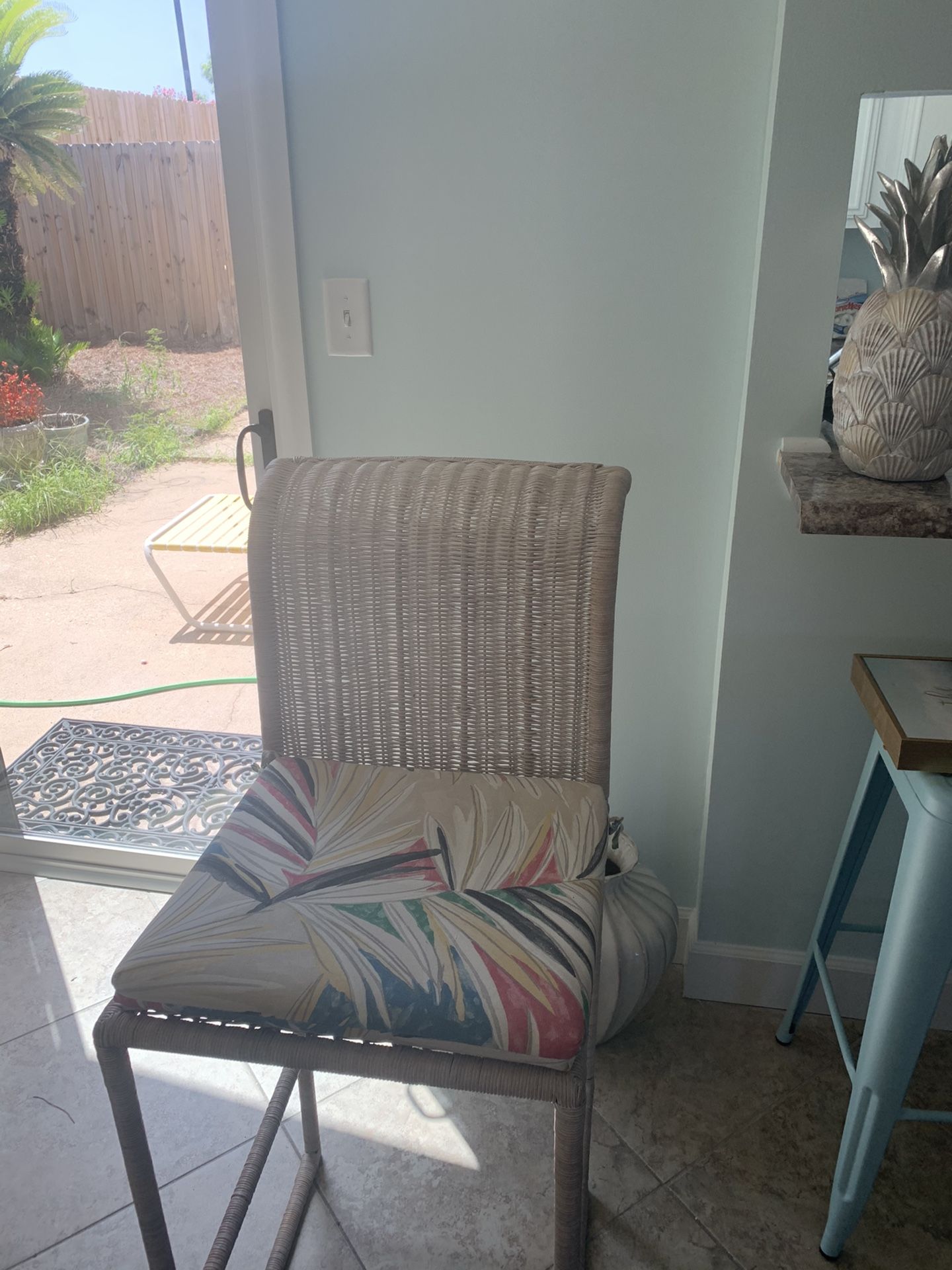 3 beach bar stools
