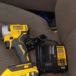 Impacto 20v DeWalt Baterie Included CHARGER 