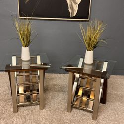Very Pretty Pair Of Side Tables / End Tables 