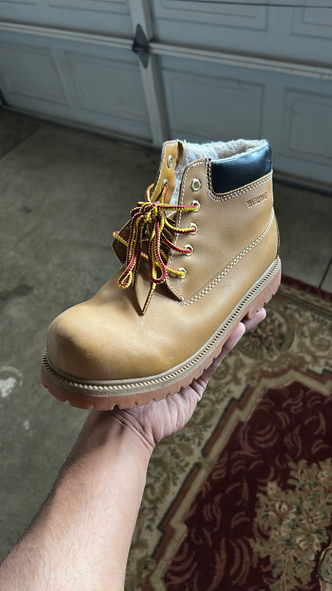 Snow boots