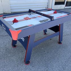 ESPN 5 Foot Air Hockey Table with Electronic Scoreboard! New Handles and 4 Pucks! Delivery Available! Retails  60x32x32in 