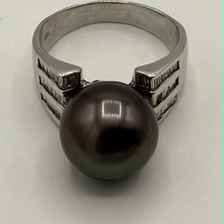 18k White Gold 8 Grams Ladies Diamond And Tahitian Pearl Ring Size 8 1/2