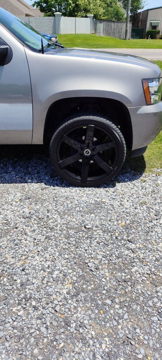 Read Description↓ 24" Strada Wheels 6x5.5 Lug Pattern