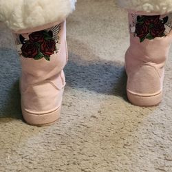 Betty Boop Warm Boots Must Pick Up