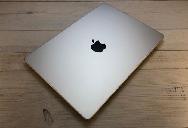 MacBook Pro M3 2024 