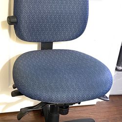 Excellent Office Master P69 Office Chair for Sale in Milpitas, CA