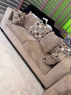 Nice 2pc sofa couch set (DELIVERY AVAILABLE)