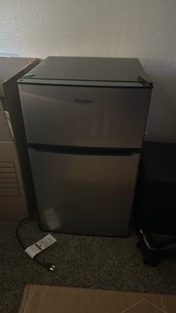 Whirlpool Mini Fridge W/ Freezer