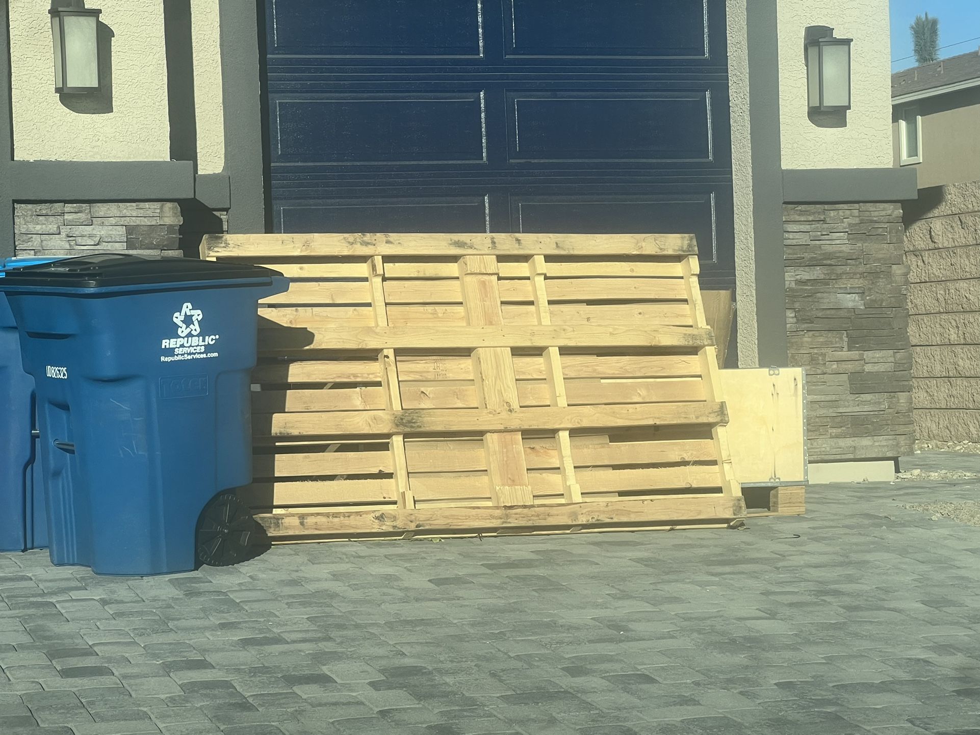 Free Wood Pallet for Sale in Las Vegas, NV OfferUp
