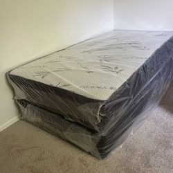 Queen Mattress Come With Free Box Spring - Free Delivery 🚚 To Reasonable Distance 