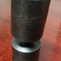 Snap On 3/8 Dr 17mm Impact Swivel Socket