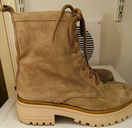 Size 38 nice boots suede