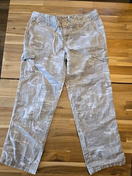 Vintage Y2K American Vintage Camo Cargo Capri