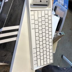 Apple Keyboard With Mouse And Charger 