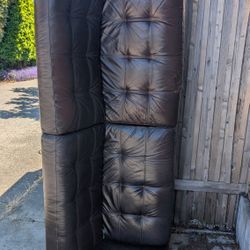 brown leather sofa 