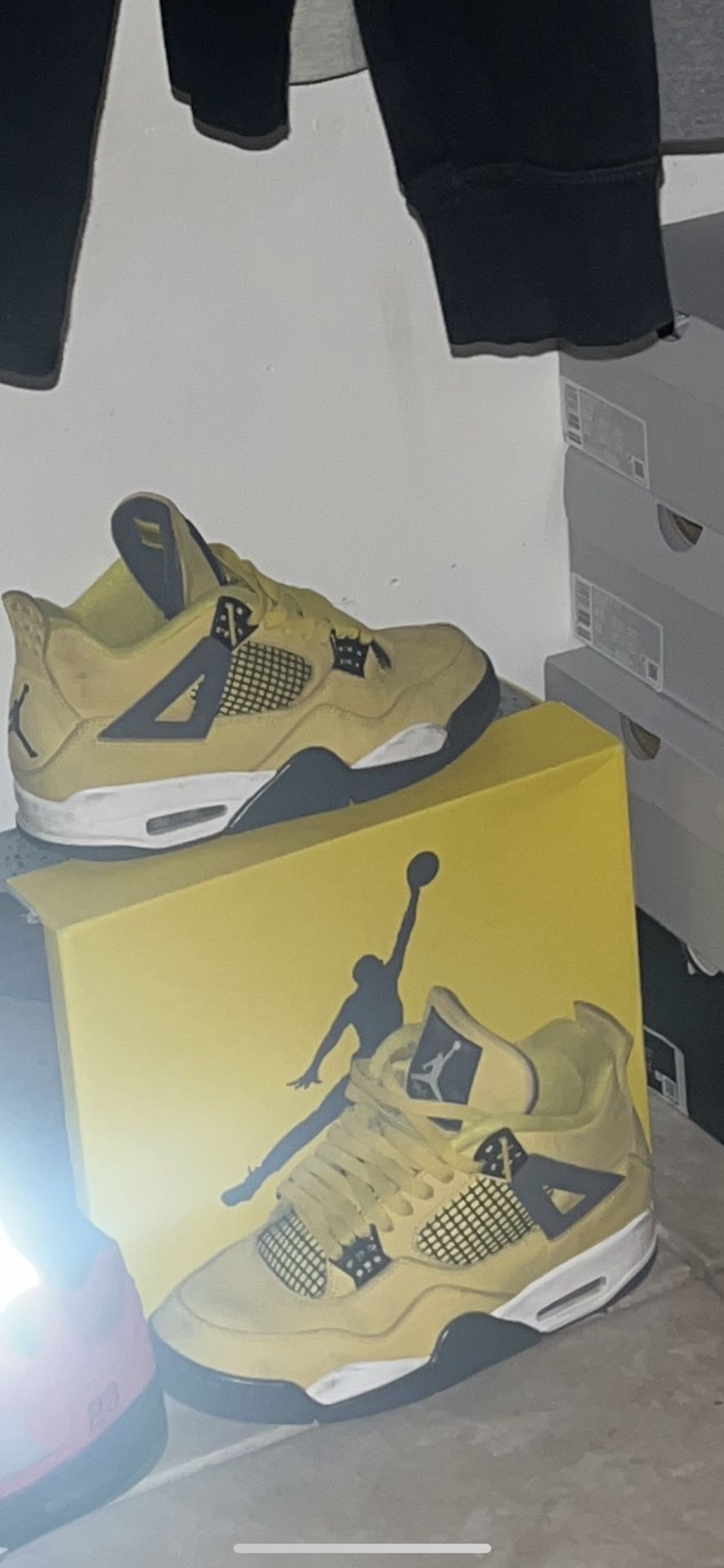 Jordan 4 lightning