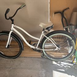 BIKE- Huffy Cruiser 