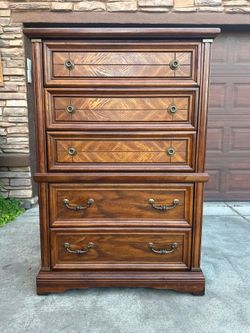 Solid Wood 5-Drawer tall Dresser/Chest