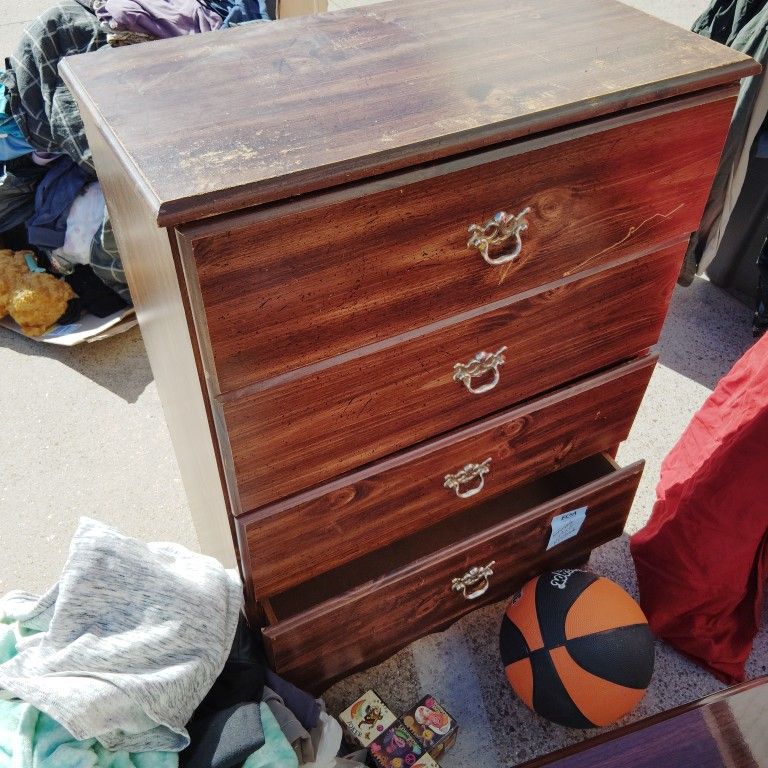 Dresser Chest