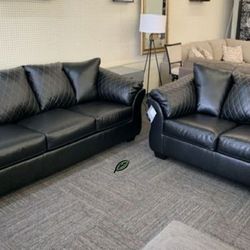Betrillo Black Living Room Set

by Ashley Furniture