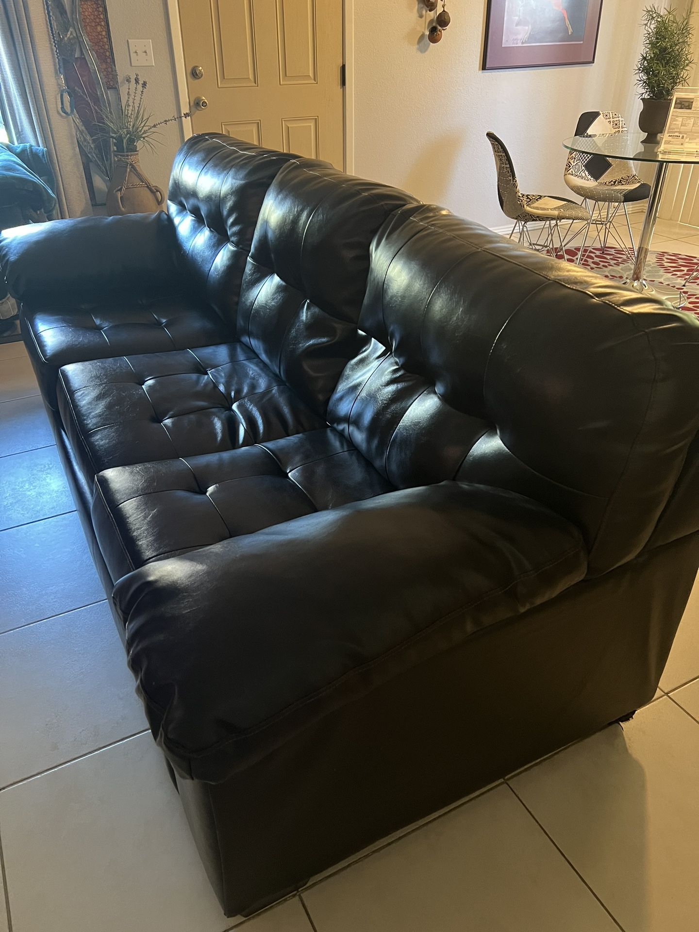 Black Leather Couch w Fold-out bed